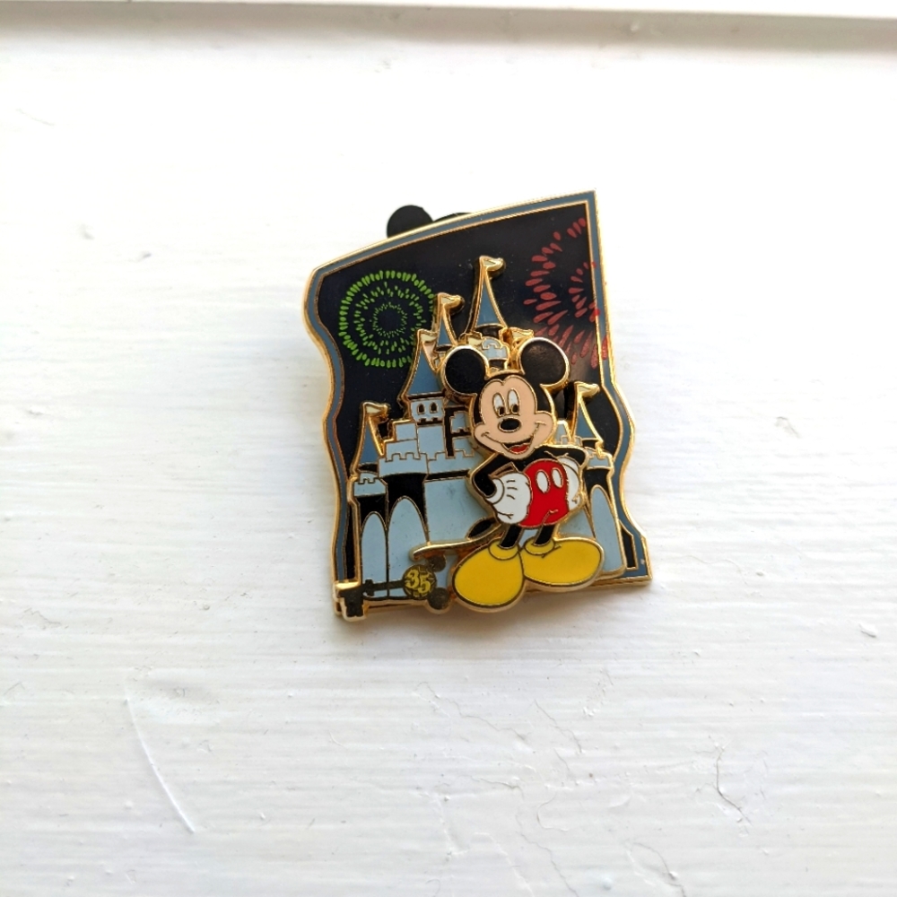 Vintage Disney Pass holder Pin